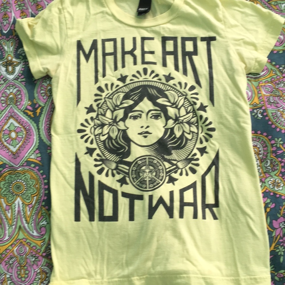 Obey tee